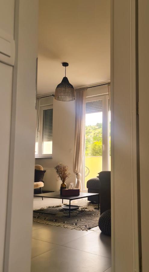New - Apartment Finis سينج المظهر الخارجي الصورة